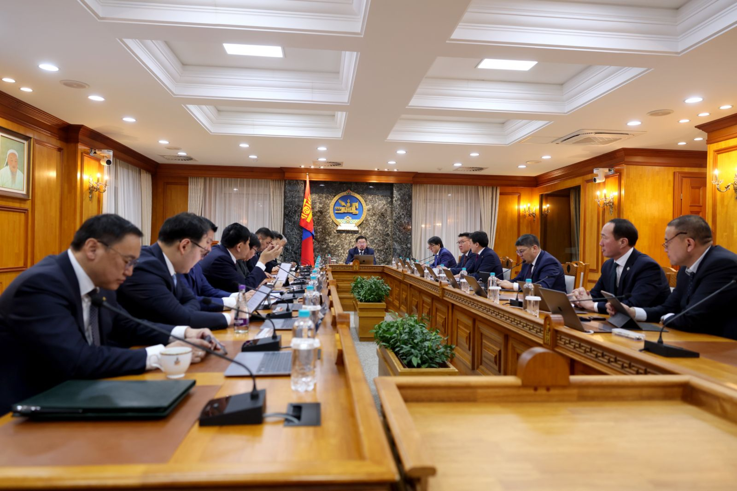 Төсвийн хөрөнгөөр шинэ жил, байгууллага болон салбарын ой тэмдэглэх зэрэг олон нийтийн арга хэмжээ зохион байгуулахгүй байхыг үүрэг болголоо