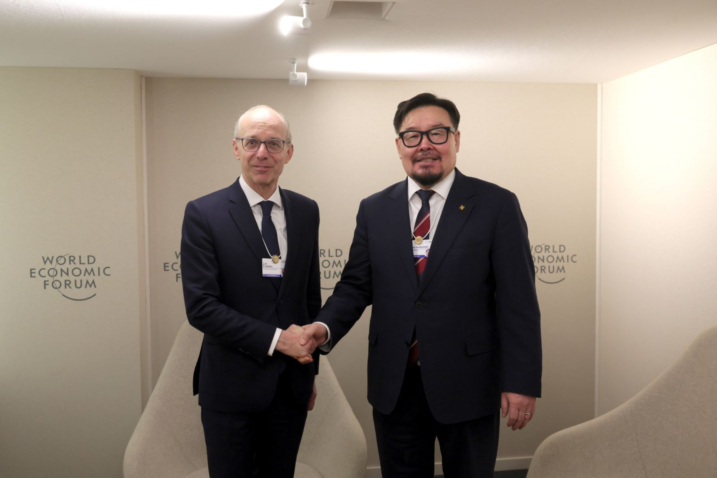 МОНГОЛ УЛСЫН ЕРӨНХИЙ САЙД Г.ЗАНДАНШАТАР ШВЕЙЦАРЫН ХОЛБООНЫ УЛСЫН ЕРӨНХИЙЛӨГЧ ГИ ПАРМЕЛАНТАЙ УУЛЗАВ