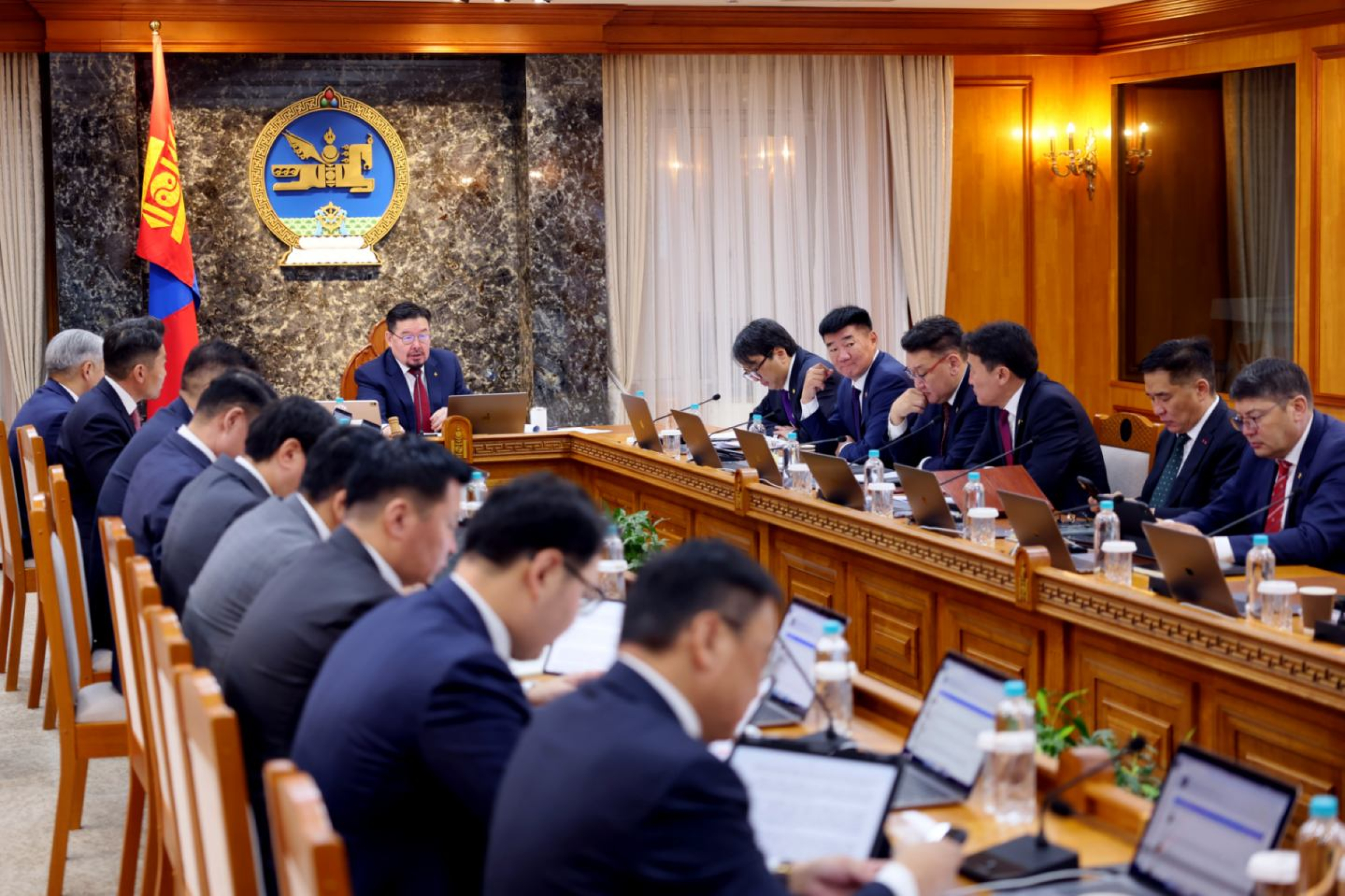 Замын-Үүд боомтыг цэгцэлж нэгдсэн удирдлага, зохицуулалтаар хангаж ажиллахыг Ерөнхий сайд үүрэг болголоо