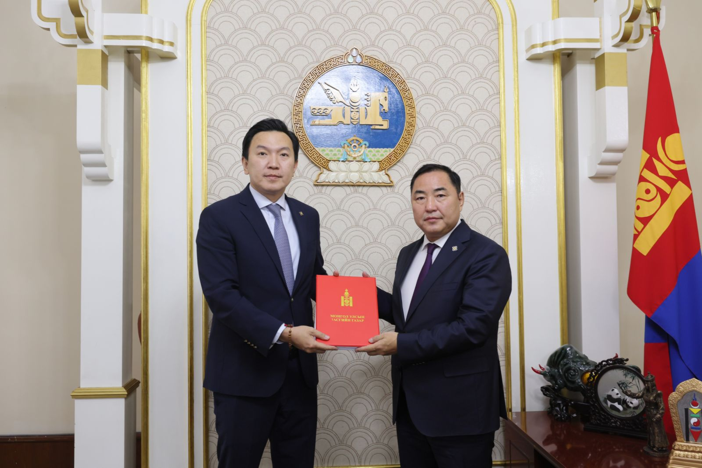 “Монгол Улсыг 2026-2030 онд хөгжүүлэх таван жилийн үндсэн чиглэл батлах тухай” УИХ-ын тогтоолын төслийг өргөн мэдүүллээ