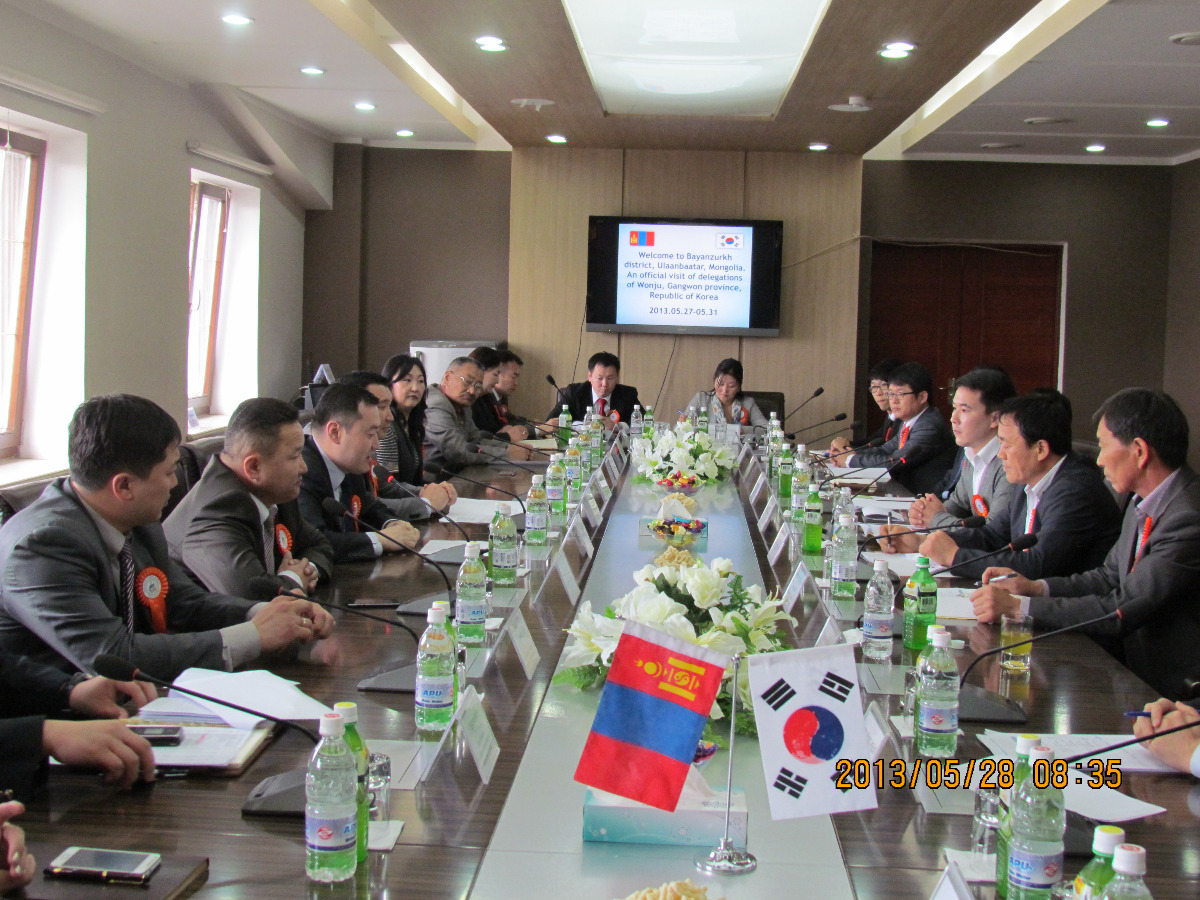 Вонжу хотын төлөөлөгчид Баянзүрх дүүрэгт зочиллоо