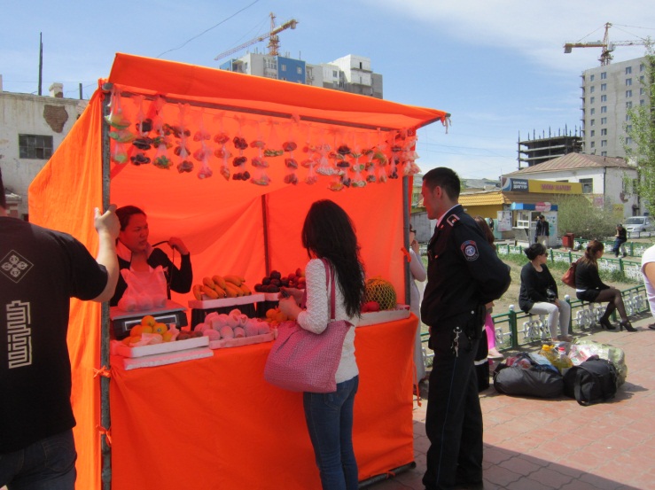 Ил задгай худалдааг зогсоолоо