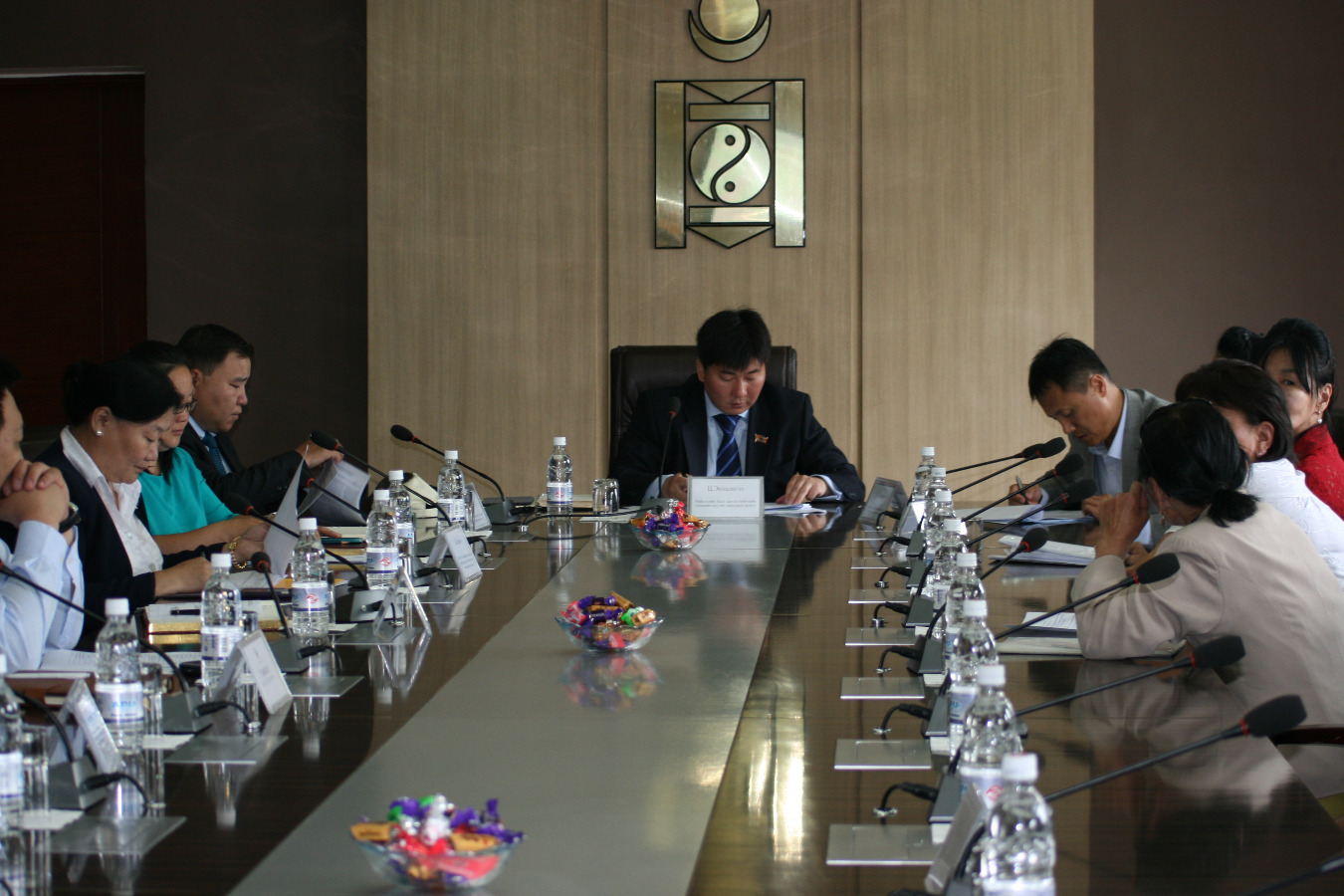 Нийслэлийн удирдлагууд Баянзүрхчүүдтэй уулзав