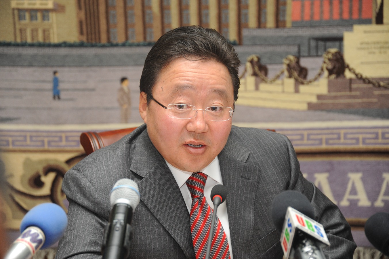 Ц.Элбэгдорж: Асуудлын шийдлийг иргэдтэйгээ нээлттэй ярилцах хэрэгтэй