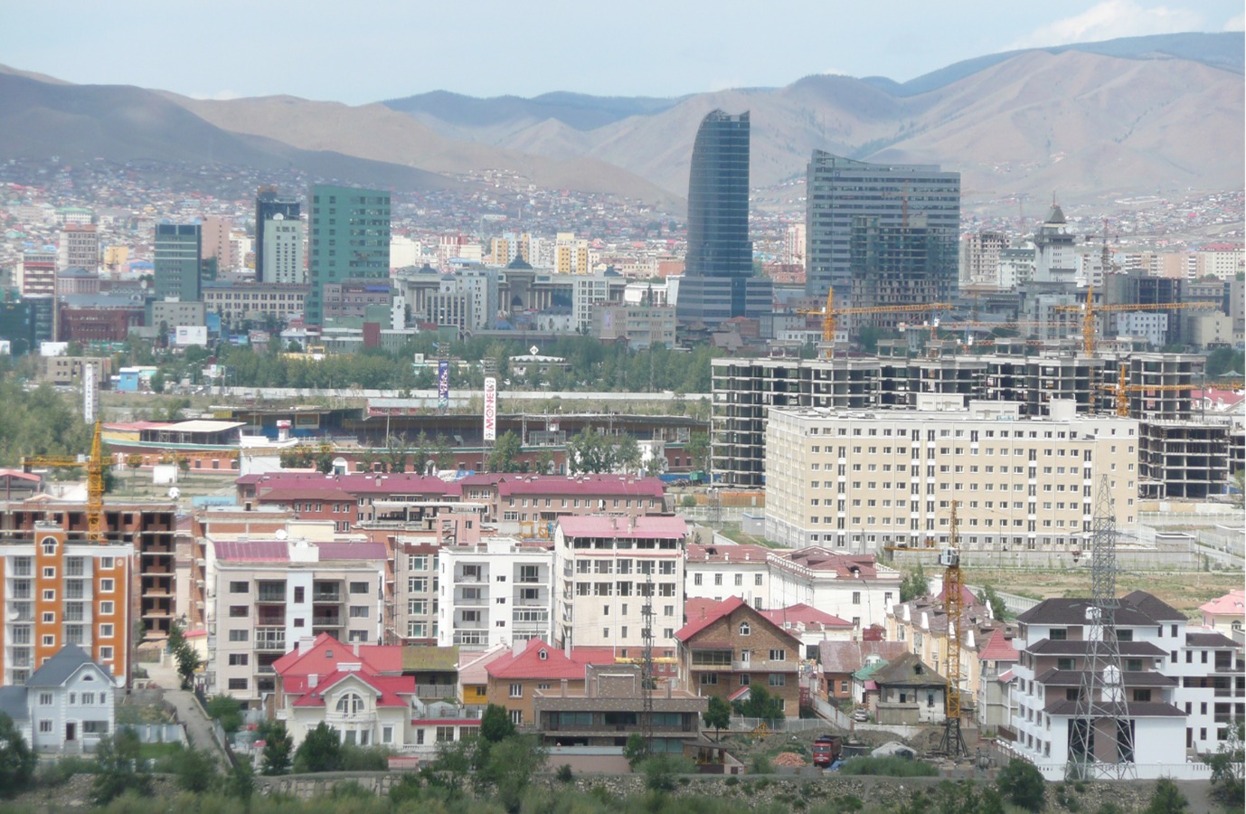 Цахилгаан, дулаан, устай холбоотой асуудлыг 24 цагийн турш хүлээн авч, шийдвэрлэдэг болно