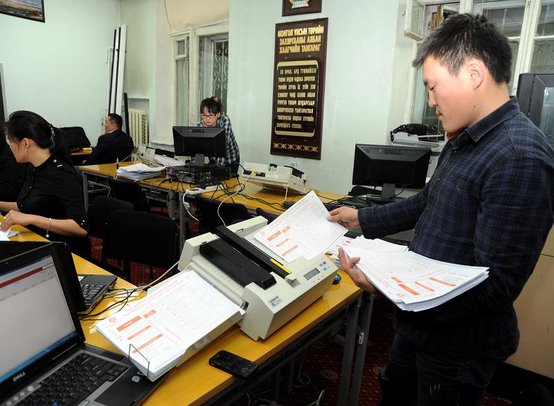 Иргэдийн саналыг автомат машинаар уншуулж эхэллээ