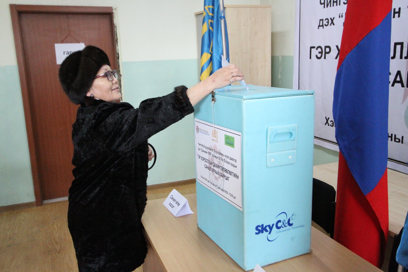 ДАХИН ТӨЛӨВЛӨЛТИЙН 2-Р ЭЭЛЖИД ХАМРАГДАЖ БУЙ ИРГЭД ТӨСӨЛ ХЭРЭГЖҮҮЛЭГЧЭЭ СОНГОЛОО