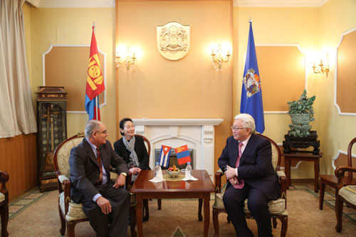 УЛААНБААТАР ХОТ БҮГД НАЙРАМДАХ КУБА УЛСТАЙ ХАМТЫН АЖИЛЛАГААГАА ИДЭВХЖҮҮЛНЭ