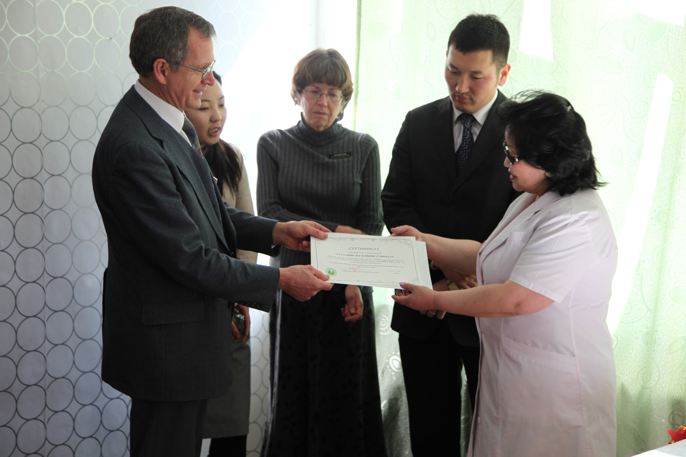 Хүүхдийн 40 дүгээр сувилалд тусламж үзүүллээ