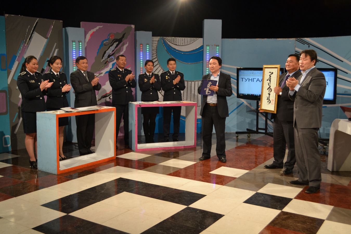 “Тунгаамал” танин мэдэхүйн цэнгээнт нэвтрүүлэгт оролцлоо.