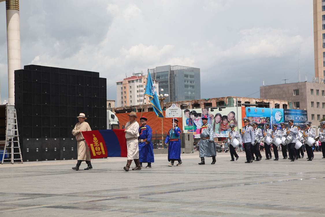 “Дээлтэй Монгол” наадамд баянзүрхчүүд аман хүзүүдлээ