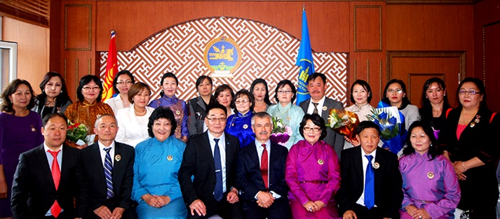 Баяр наадмаар Статистикийн салбарын нэр бүхий ажилчдыг төрийн дээд одон медалиар шагналаа