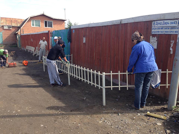 Дарь-Эхийн гудамж ч бас өнгө нэмнэ