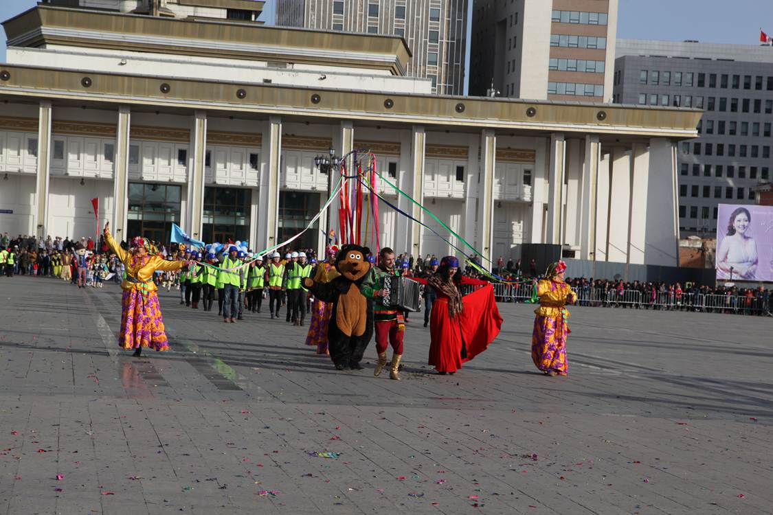 Парад шоунд Баянзүрхчүүд тэргүүллээ