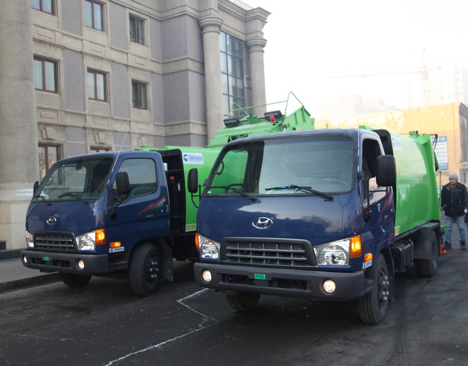 Хогны битүү шахагч хоёр автомашинтай боллоо