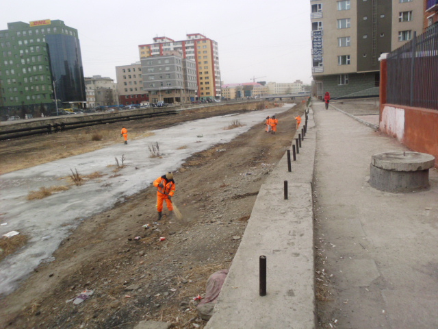 Сэлбэ голын хог хаягдлыг цэвэрлэв