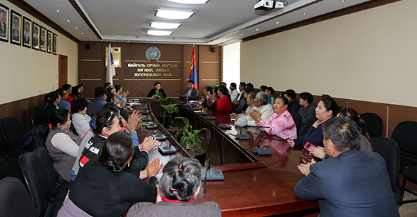 Зайсангийн уугуул иргэд газрын гэрчилгээтэй болно