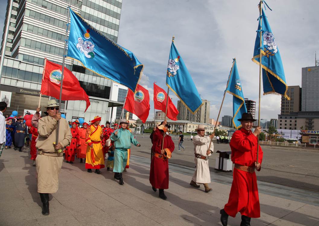 “Дээлтэй Монгол” наадмын дэд байрыг баянзүрхчүүд эзэллээ