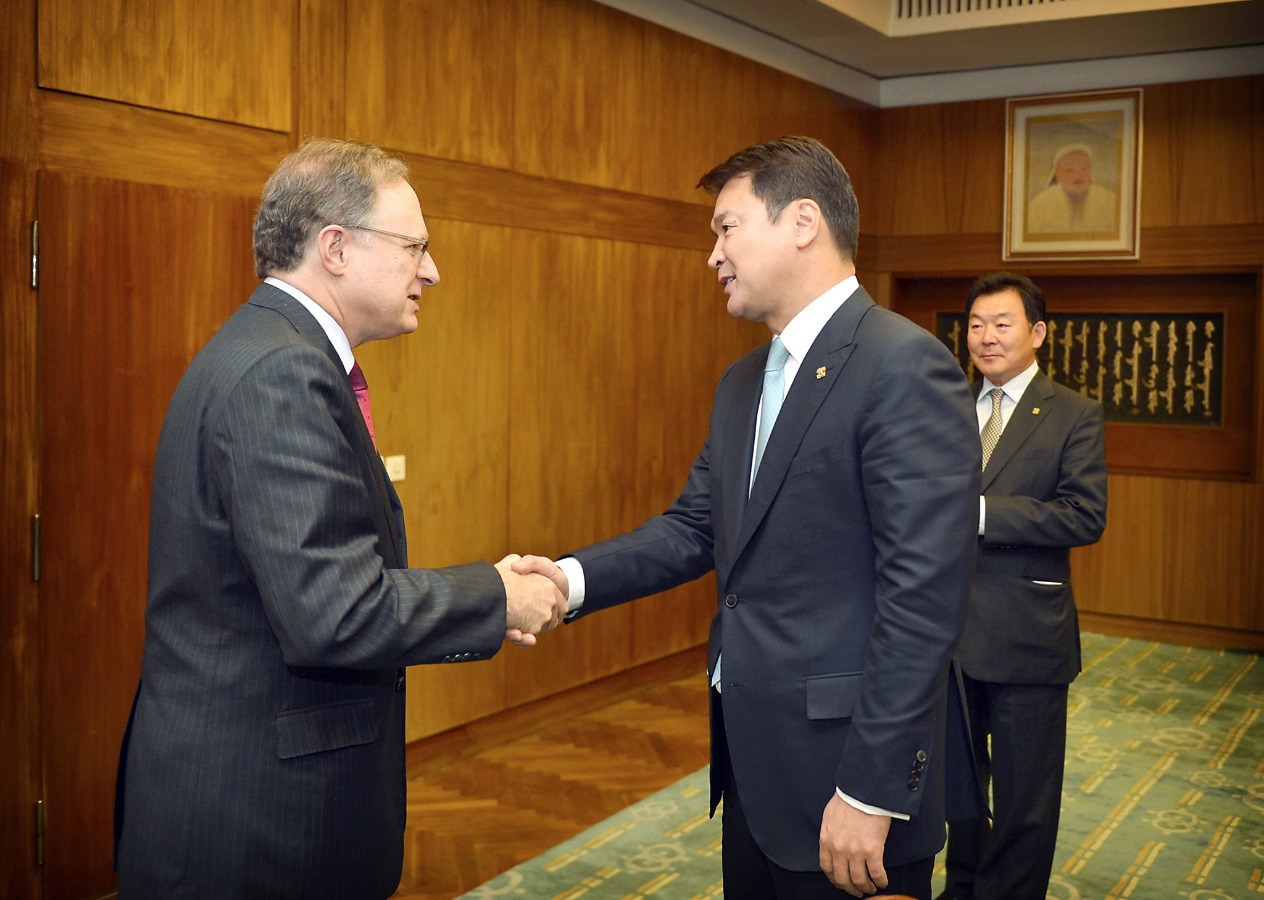 НАТО-гийн Ерөнхий нарийн бичгийн даргын орлогчийг хүлээн авч уулзав