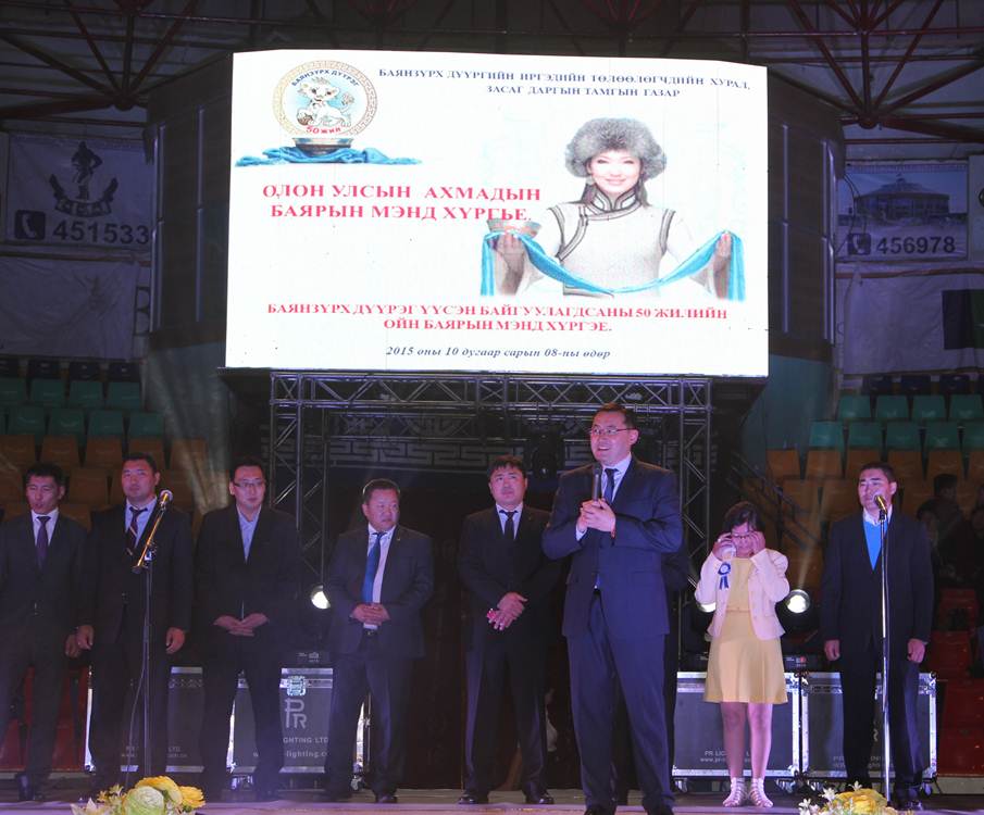 Дүүргийнхээ ахмадуудад хүндэтгэл үзүүллээ