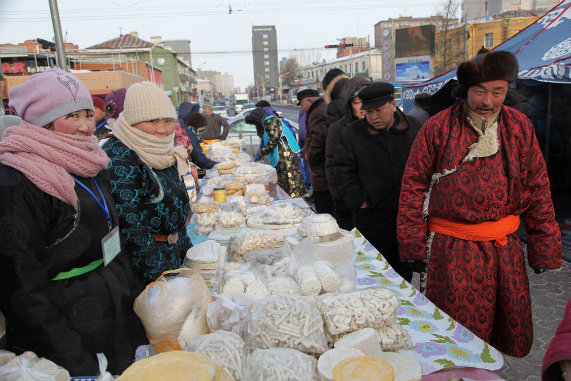 Тариатын цагаан идээний худалдаа нээгдлээ