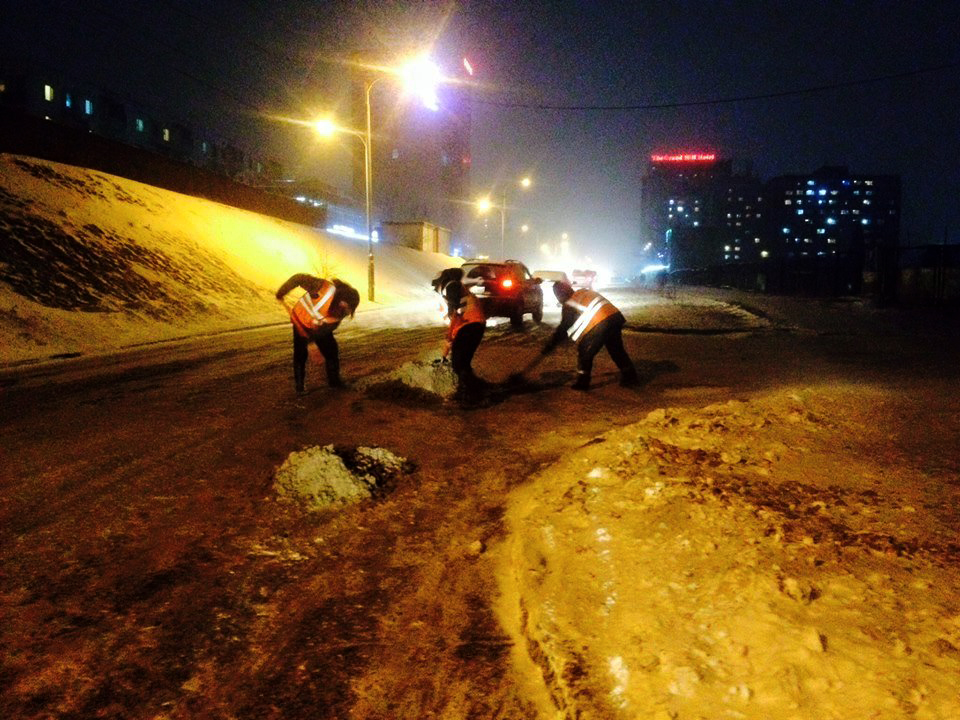 Нийтийн үйлчилгээний байгууллагууд цаг агаар хүндэрсэн өдрүүдэд шөнийн цагаар ажиллалаа