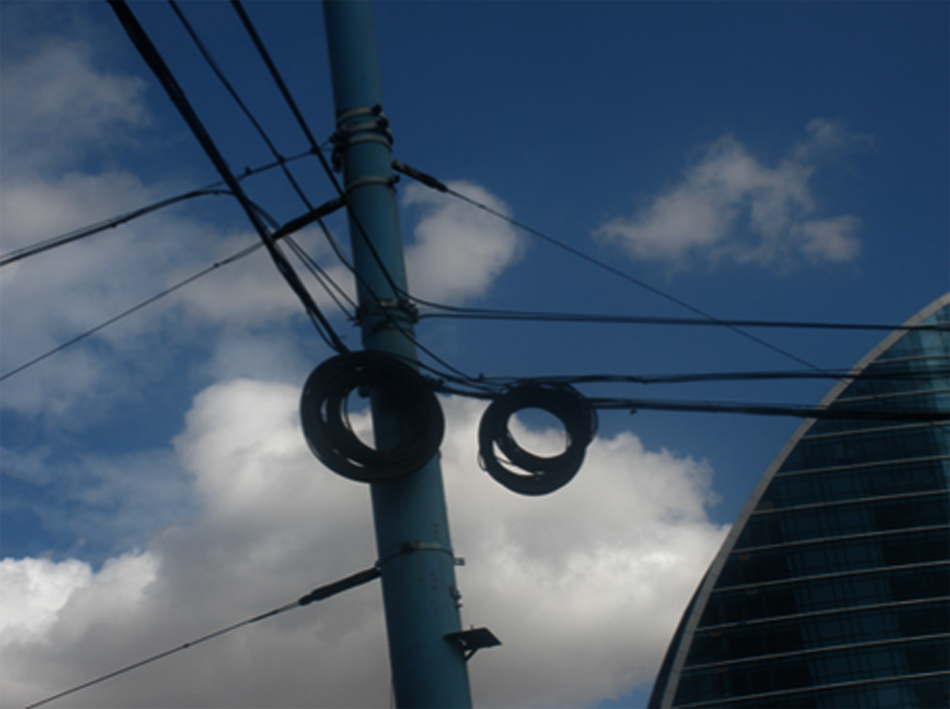 Нийслэлийн нэр бүхий 13 гудамжны гэрэлтүүлэг болон троллейбусны шонгоор татсан 35000 метр шилэн кабелийг цэгцэллээ