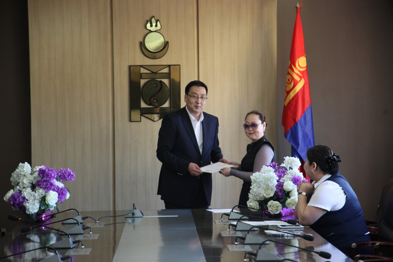 Хүүхэд харагч 18 иргэн гэрчилгээгээ авлаа