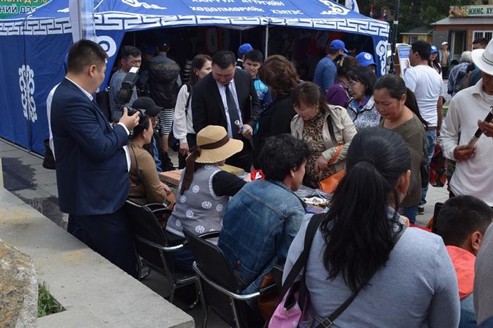 "Хан-Уулд үйлдвэрлэв" үзэсгэлэн худалдаа болж байна