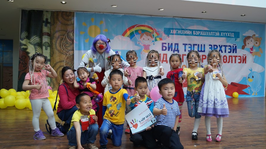 Хөгжлийн бэрхшээлтэй 120 хүүхдийг баярлуулжээ