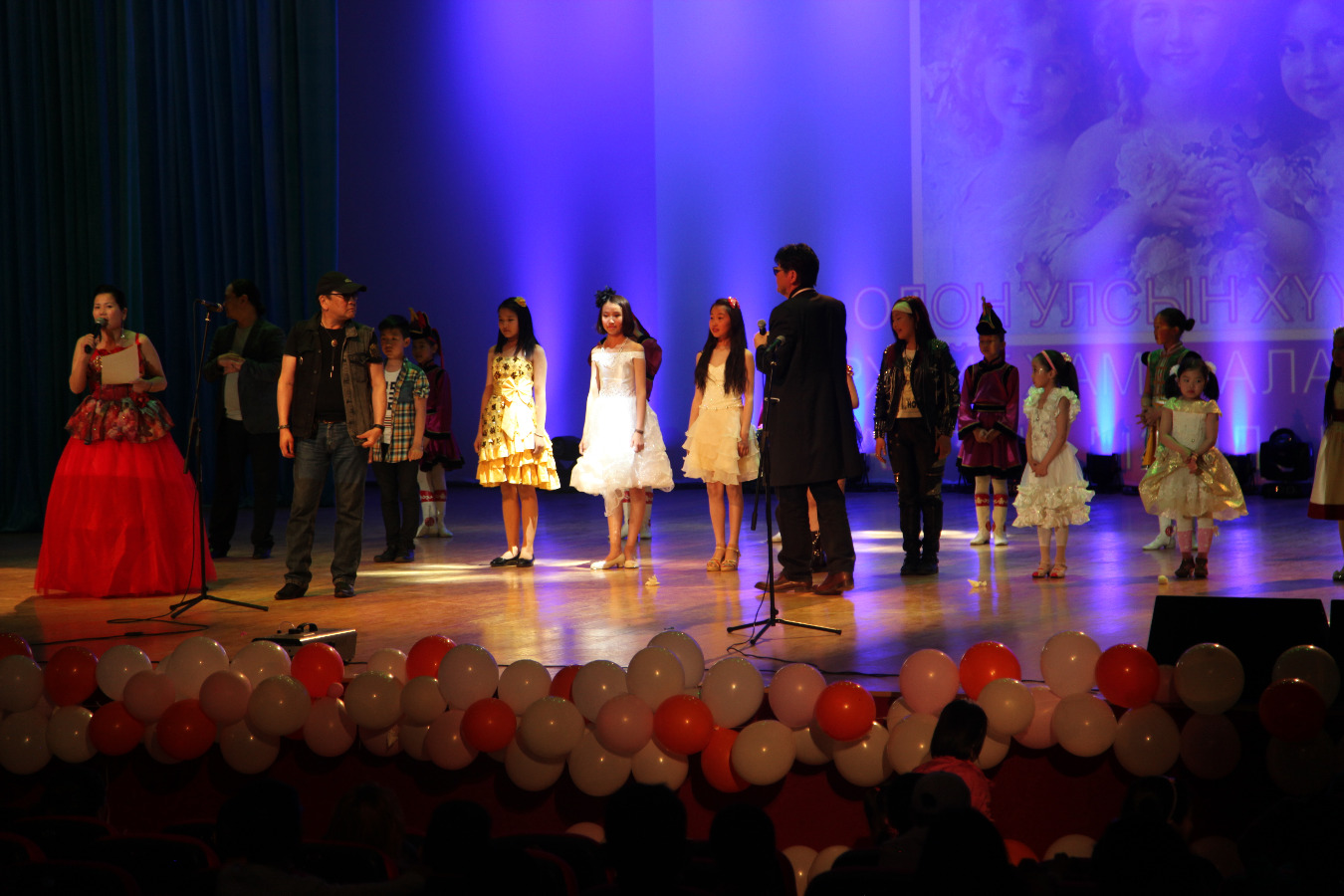 Бяцхан Баянзүрхчүүд баяраа тэмдэглэлээ