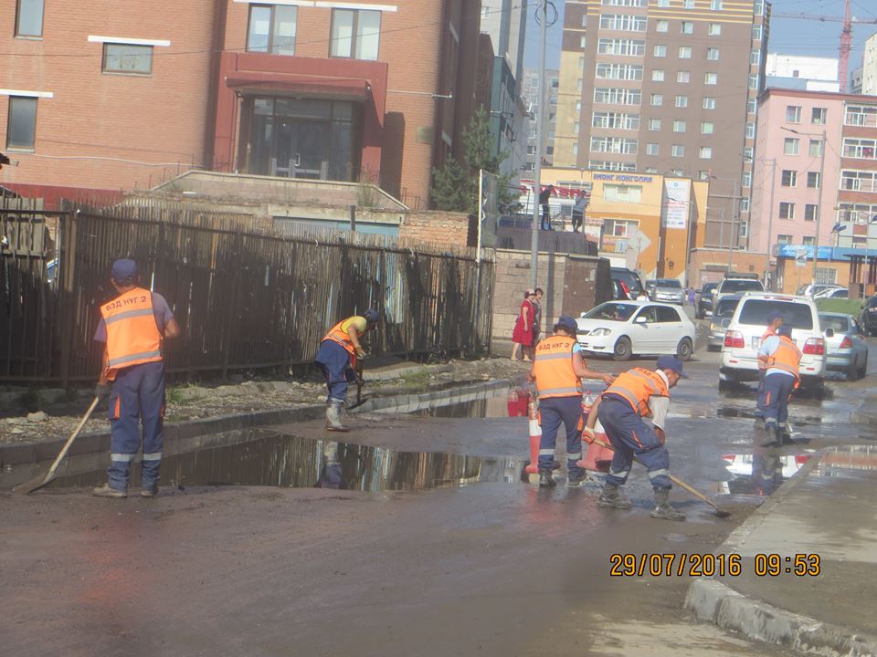 Үерт хурсан 8480кг лаг шавар, хогийг цэвэрлэжээ