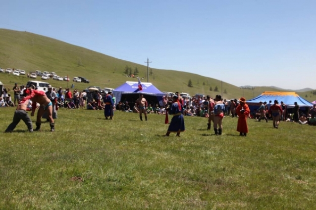 Гачуурт тосгоны 55 жилийн ойн баяр наадам дэлгэр сайхан боллоо