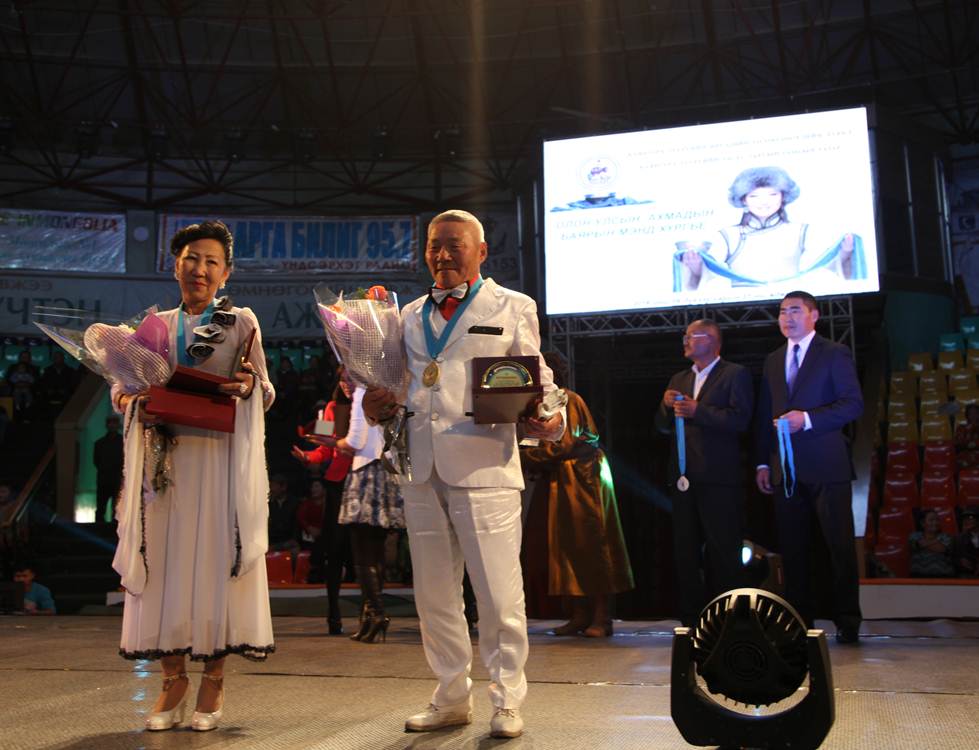 Баянзүрхчүүд ахмадууддаа хүндэтгэл үзүүллээ