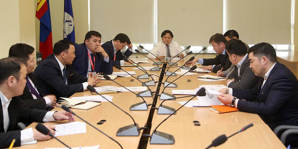 Нийтийн тээвэр, авто зогсоолын салбарт шинэ шийдлийг нэвтрүүлэх ажлын хэсэг хуралдлаа