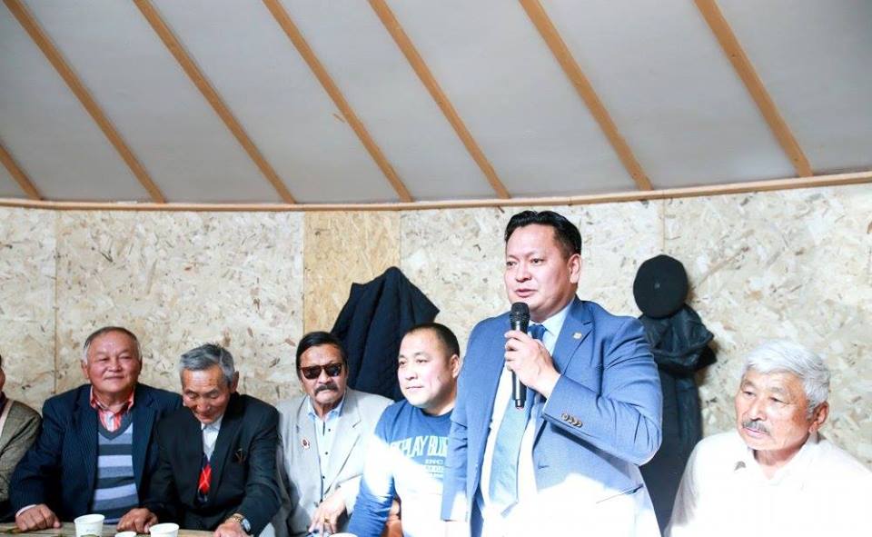 НИТХ-ын төлөөлөгч П.Баярхүү тойргийн ахмадуудаа хүлээн авч, хүндэтгэл үзүүллээ