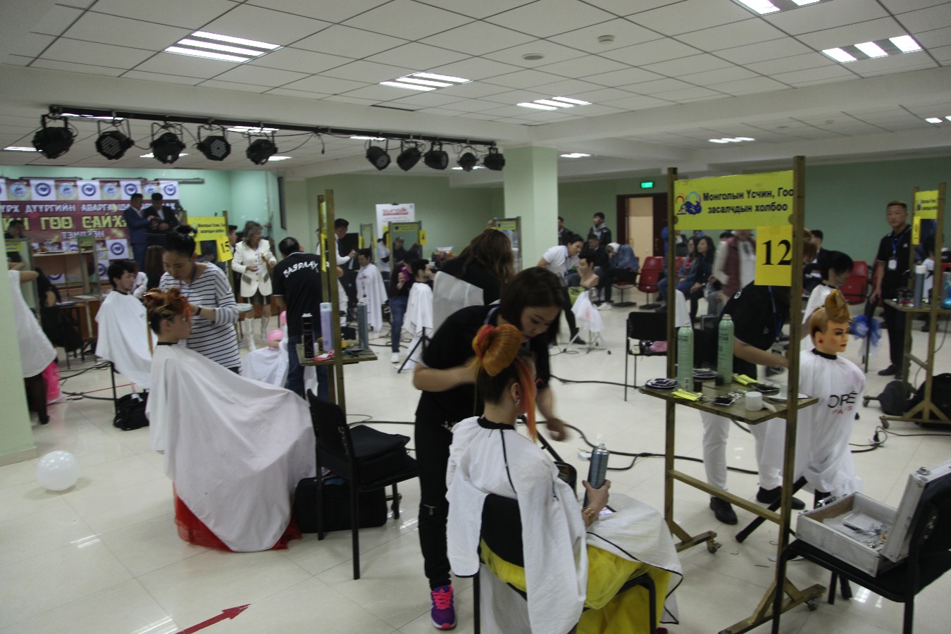 Дүүргийн шилдэг үсчин, гоо сайханчид тодров