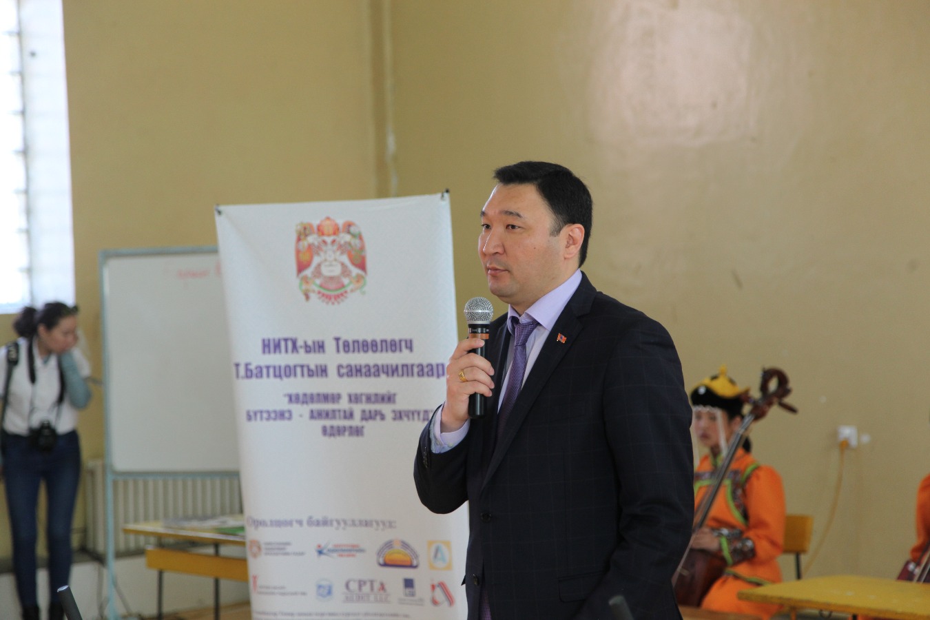 600 гаруй нээлттэй ажлын байр танилцуулагдав