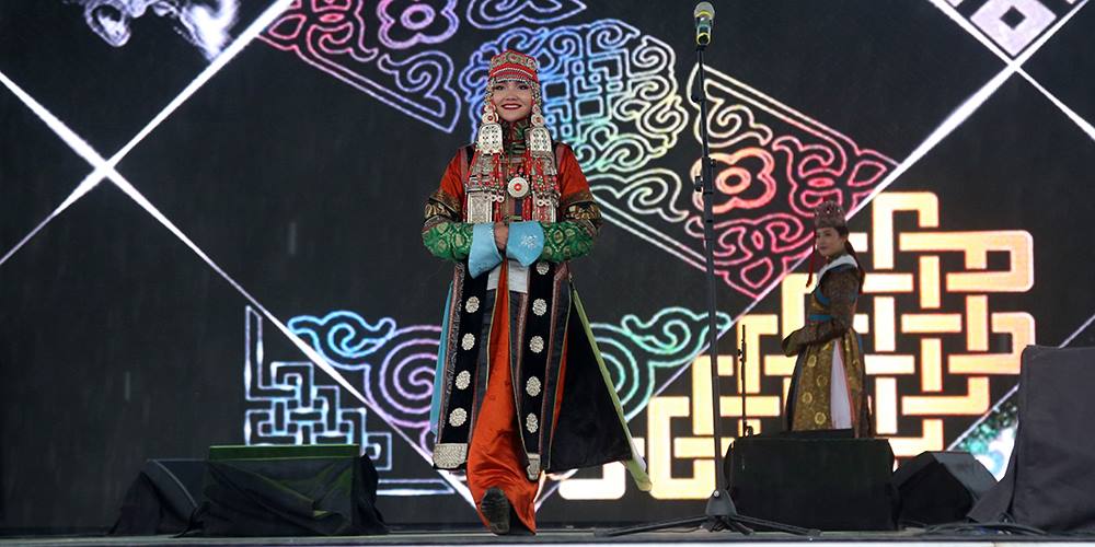 Монгол үндэстэн ястны “Дээлтэй Монгол наадам” боллоо