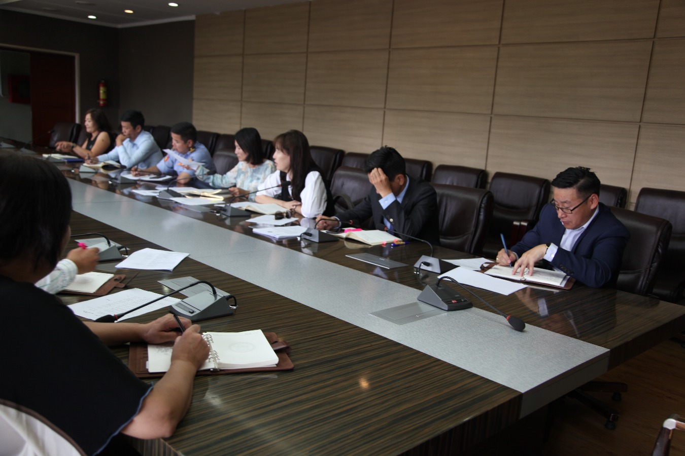 Ажлын хэсэг хуралдлаа