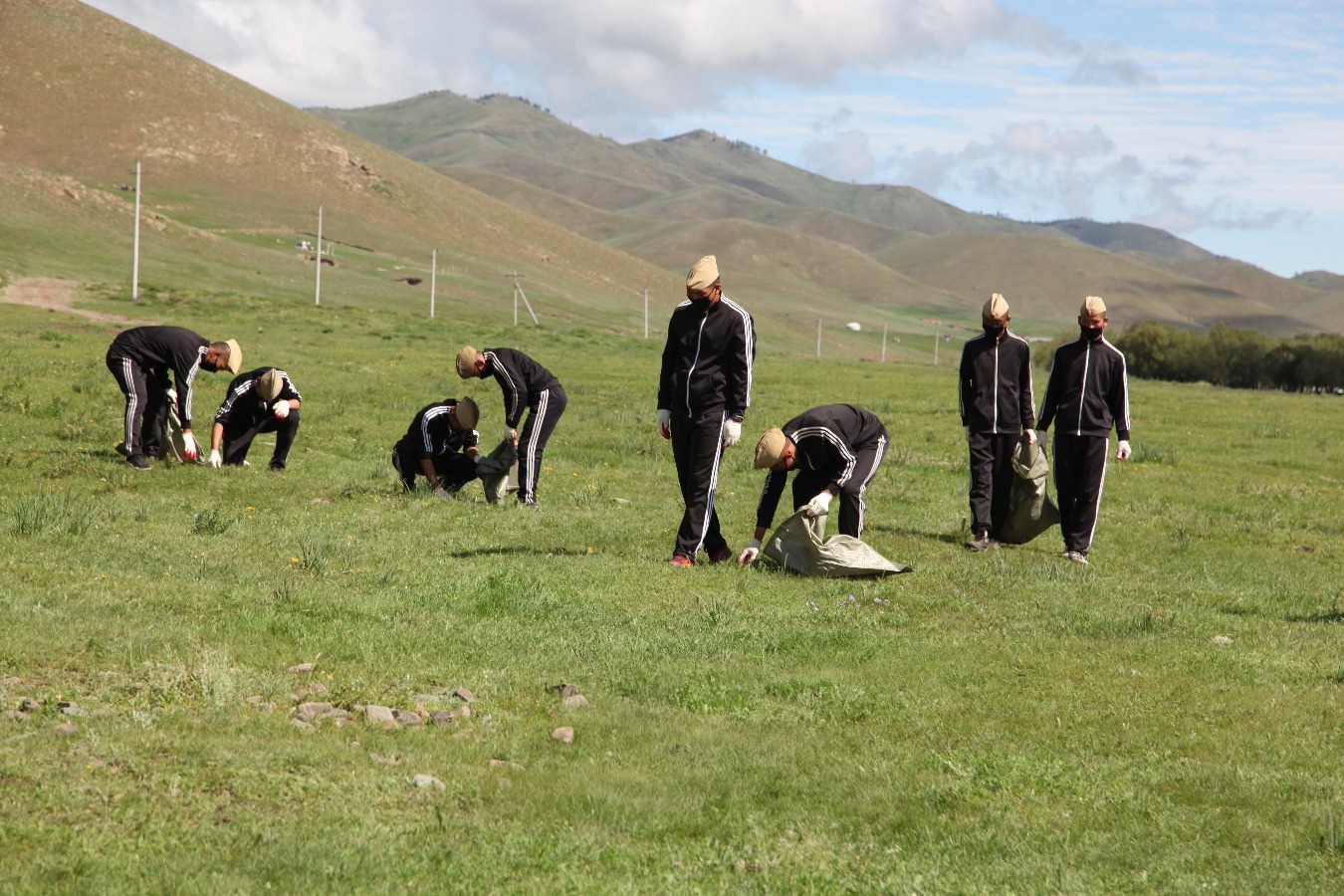 Улиастайн гол орчмын 32.200 тонн хог хаягдлыг цэвэрлэв