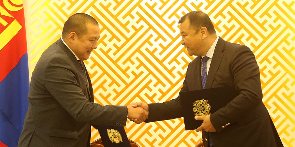 Монголын хуульчдын холбоотой хамтран aжиллах гэрээнд гарын үсэг зурлаа