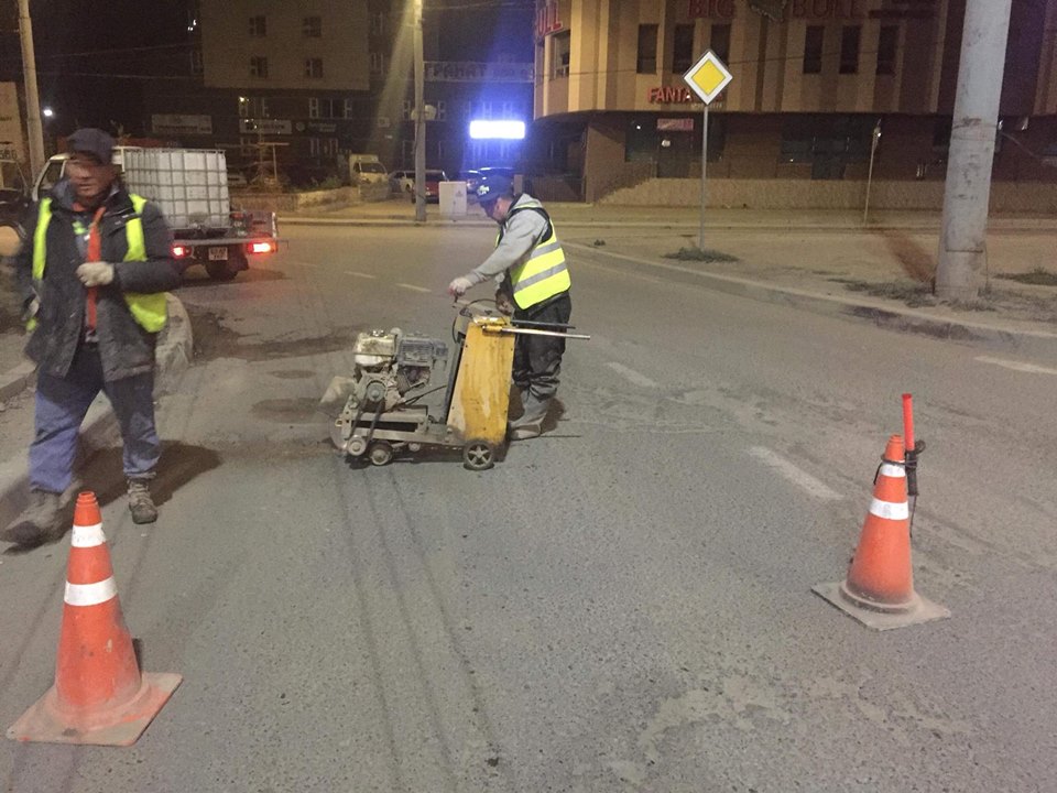 Ботаник, Шархад, Амгаланд 700 м.кв талбайн замын нөхөөсийг хийнэ