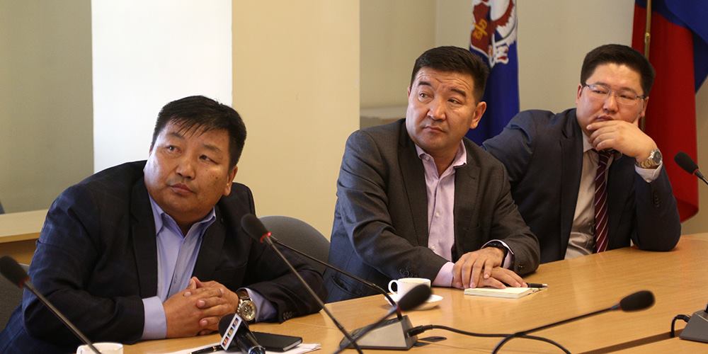 Явган хүний зам, талбайн газар чөлөөлөлтийн ажлын явцыг танилцуулав