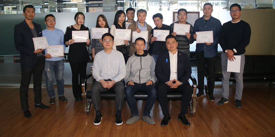 Ахисан түвшний сургалтад тэтгэлэгтэй хамрагдсан залуучууд сертификатаа гардан авлаа