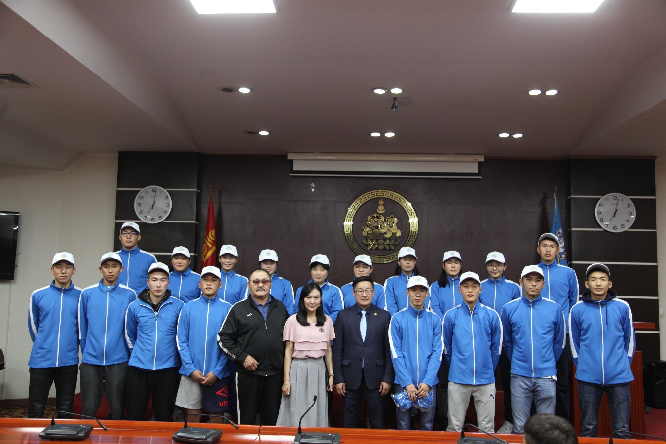 Тамирчдад тоглолтын хувцас гардууллаа