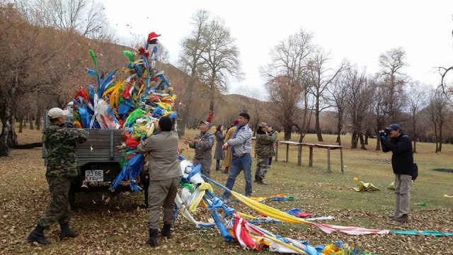 Байгальд орхисон шашны эд зүйлсээ авахыг мэдэгдье