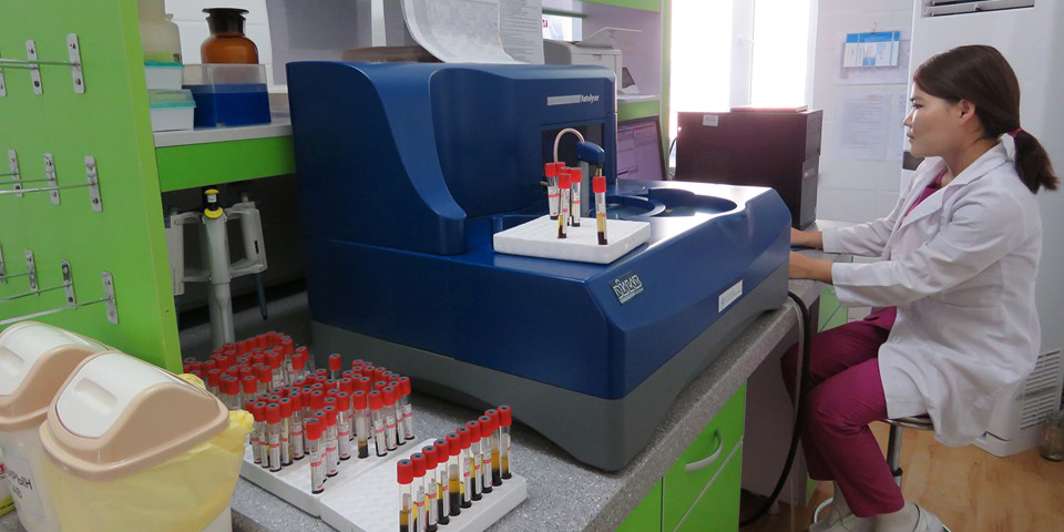 Сүхбаатар дүүргийн Эрүүл мэндийн төвийн нэгдсэн лаборатори чанарын стандартын гэрчилгээ авлаа