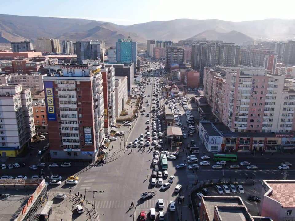 Намьяанжүгийн гудамжны явган хүний 2 гарцыг хаасан байна