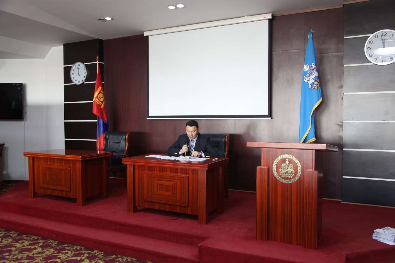 Онцгой комисс хуралдав